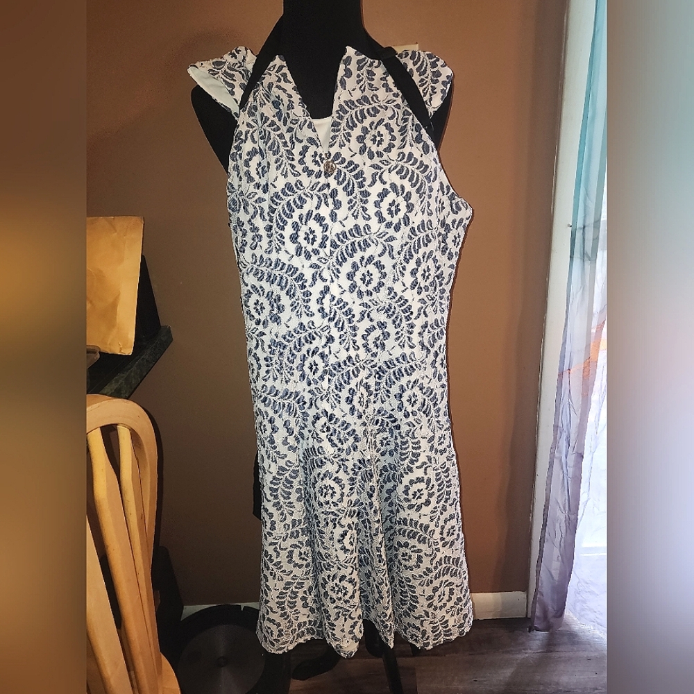 💕💃 NEW Tommy Hilfiger Blue and White Patterned Floral Dress, Size US12 💃💕